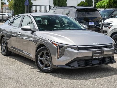Certified 2025 Kia K4 FWD image 2