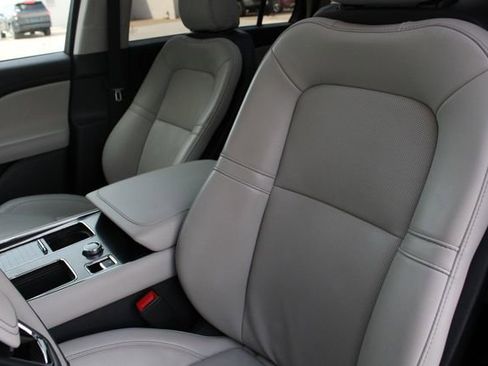 Used 2025 Lincoln Aviator AWD image 5