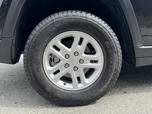 Used 2023 Jeep Grand Cherokee Laredo image 20