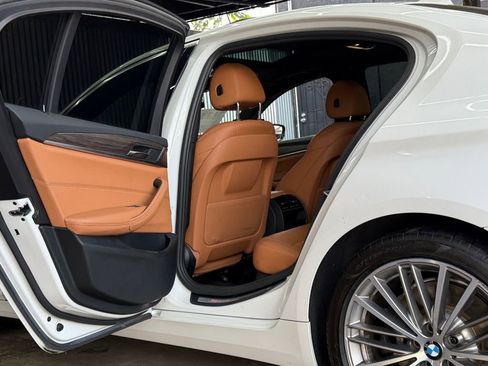 Used 2018 BMW 540i w/ Premium Package image 18