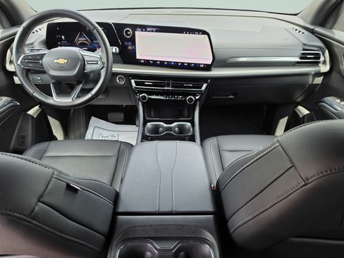 Used 2025 Chevrolet Traverse LT FWD image 15