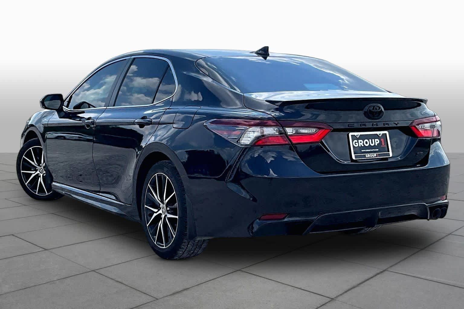 Used 2023 Toyota Camry SE FWD image 11