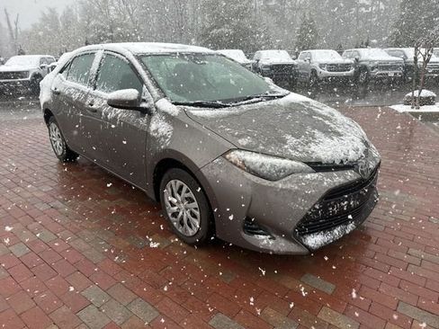 Used 2017 Toyota Corolla LE image 19