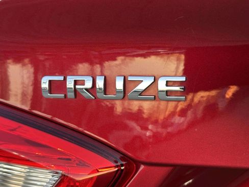 Used 2019 Chevrolet Cruze LT image 34