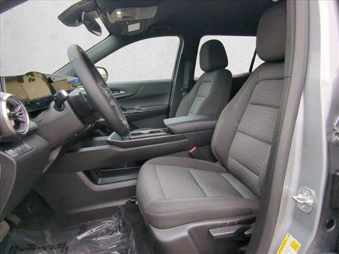 Used 2025 Chevrolet Equinox LT image 16