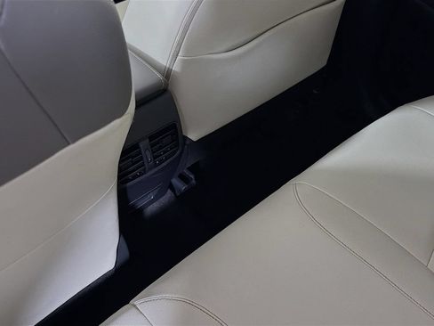 Used 2022 Toyota Corolla Cross XLE w/ Convenience Package FWD image 28