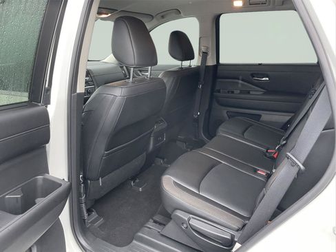 Used 2023 Nissan Pathfinder SL AWD/4WD image 14