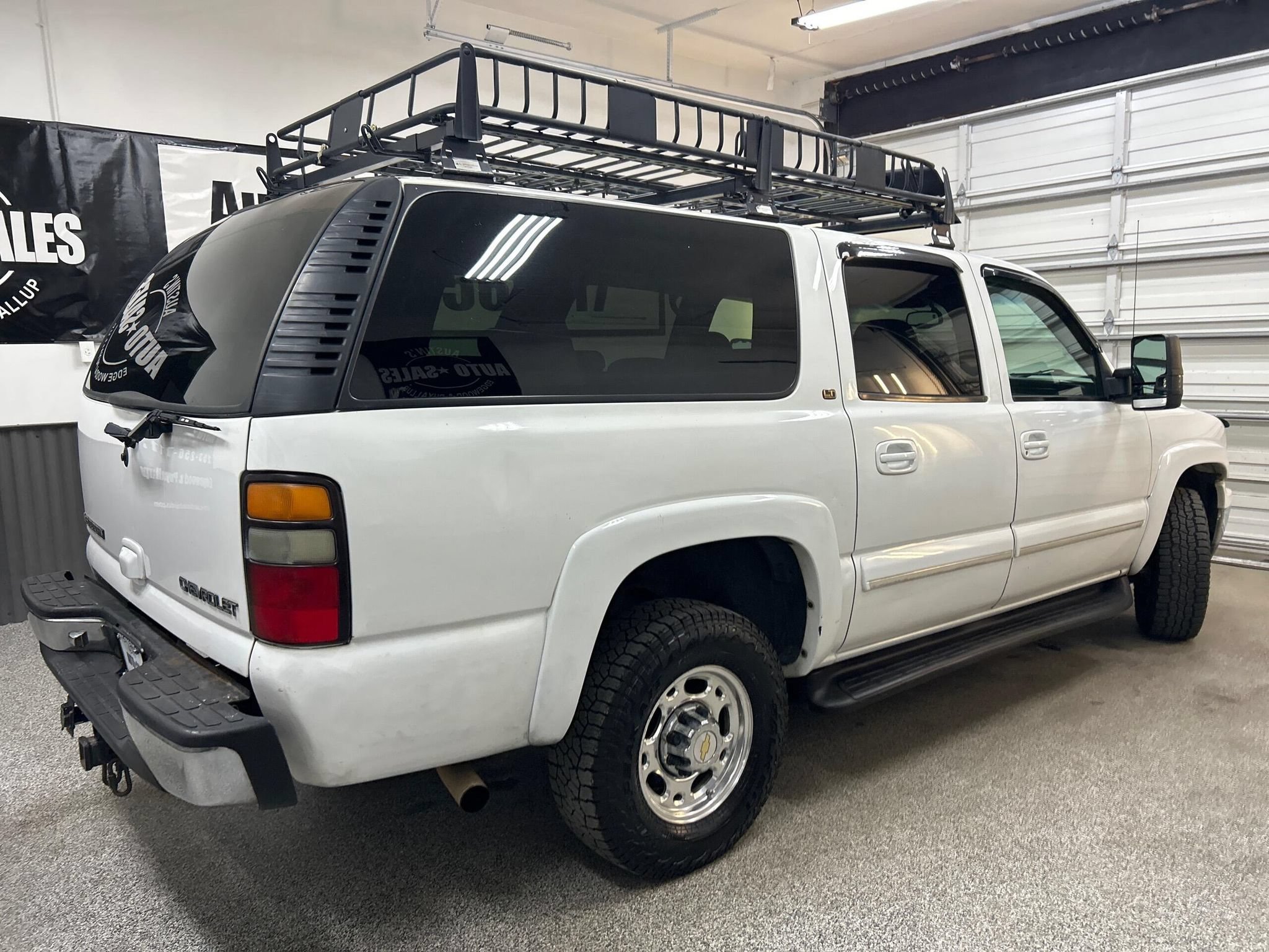 Used 2003 Chevrolet Suburban 2500 LT w/ LT Preferred Equipment Group AWD/4WD image 6