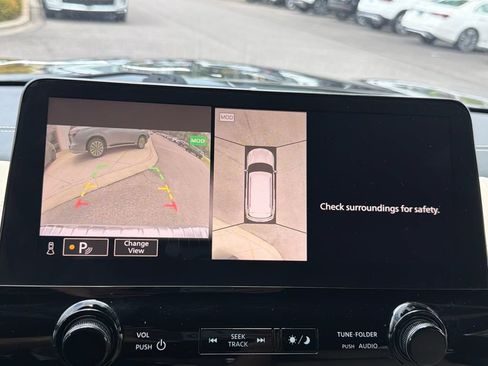 Used 2023 INFINITI QX80 Sensory w/ All-Season Package AWD/4WD image 10