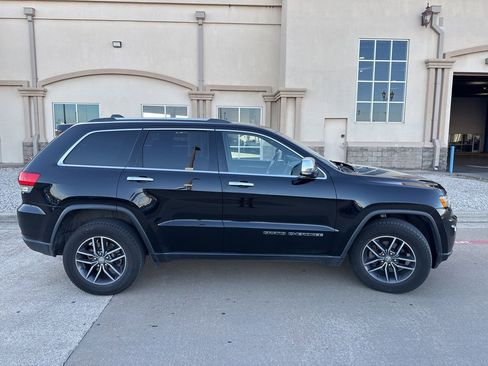 Used 2017 Jeep Grand Cherokee Limited image 17