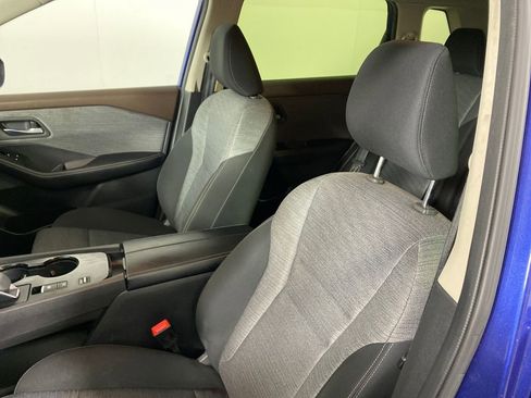 Used 2023 Nissan Rogue SV image 9