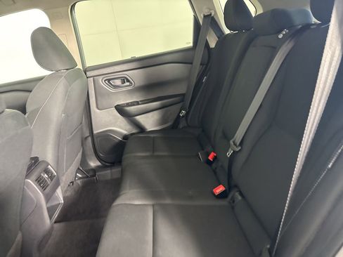 Used 2025 Nissan Rogue S image 19