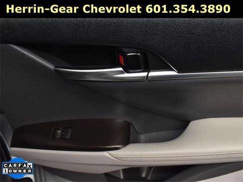 Used 2022 Toyota Camry XLE image 18