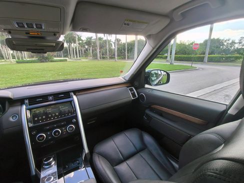 Used 2017 Land Rover Discovery HSE image 20