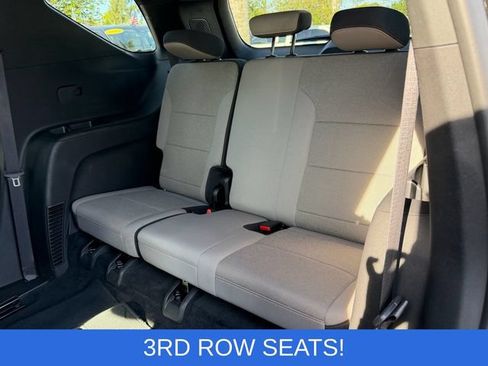 Used 2025 Chevrolet Traverse LT FWD image 12