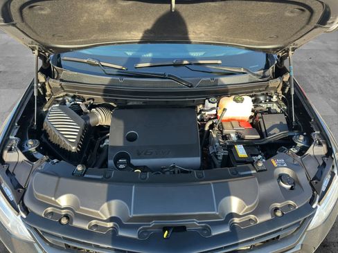 Used 2021 Chevrolet Traverse RS image 9