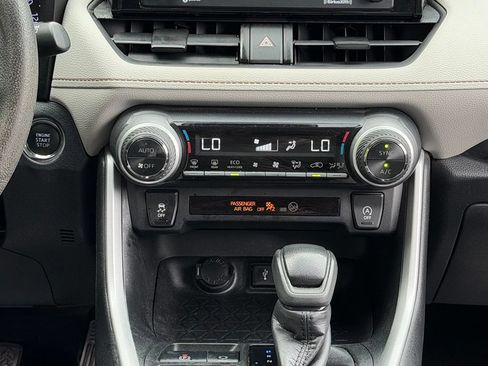 Used 2020 Toyota RAV4 XLE AWD/4WD image 45
