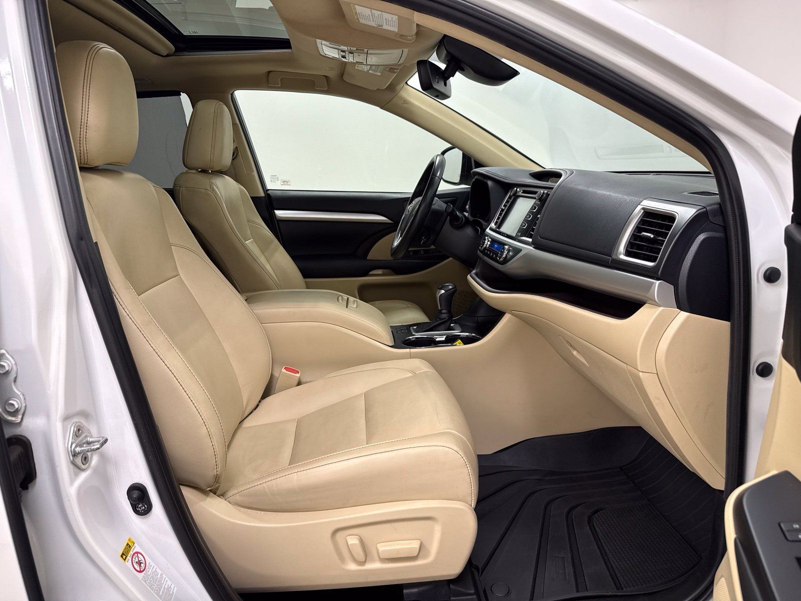 Used 2019 Toyota Highlander XLE FWD image 27