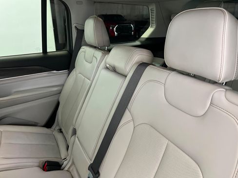 Used 2023 Jeep Grand Cherokee L Overland w/ MOPAR Finishing Package AWD/4WD image 21