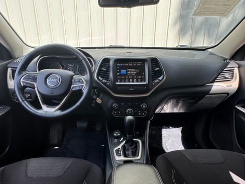 Used 2016 Jeep Cherokee Latitude w/ Cold Weather Group AWD/4WD image 11