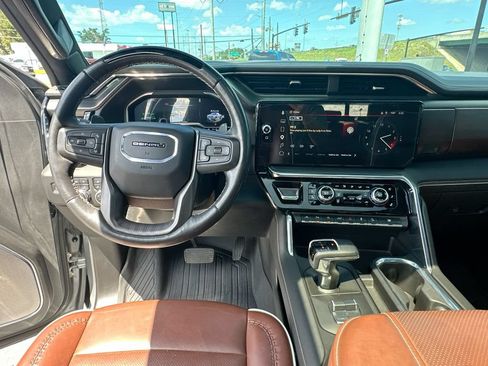 Used 2024 GMC Sierra 1500 Denali Ultimate AWD/4WD image 19