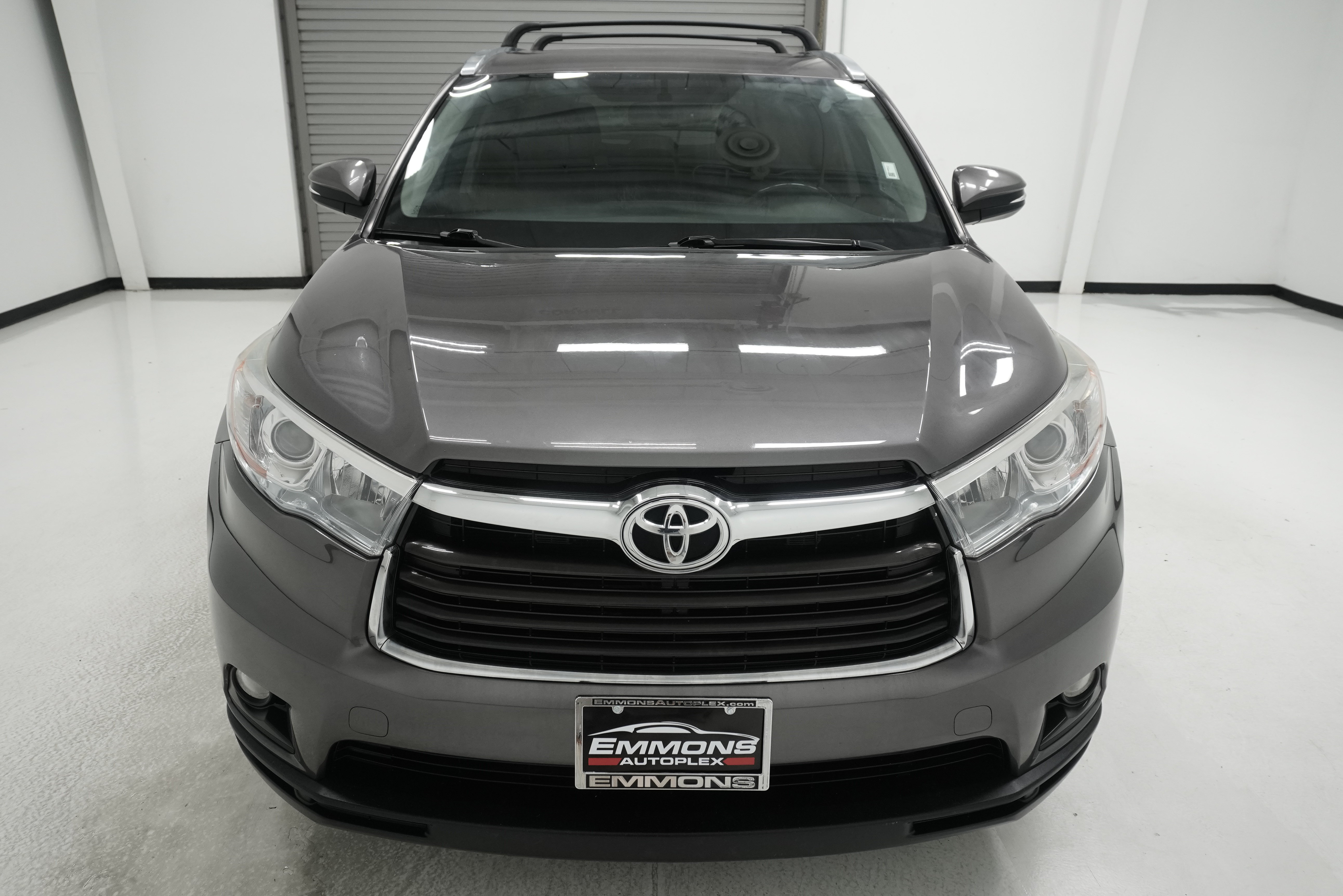 Used 2016 Toyota Highlander XLE FWD image 2
