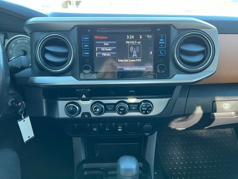 Used 2016 Toyota Tacoma SR5 image 21