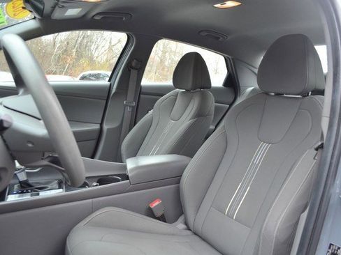 Used 2023 Hyundai Elantra Blue image 17