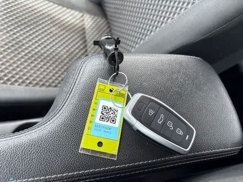 Used 2020 Nissan Versa S FWD image 25