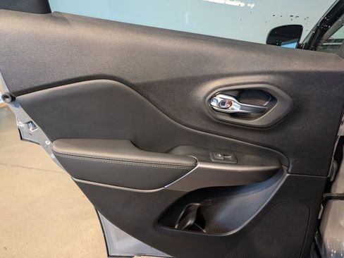 Used 2021 Jeep Cherokee Latitude Lux image 23