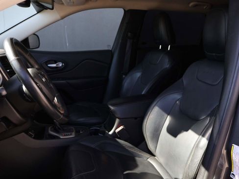 Used 2015 Jeep Cherokee Limited image 9