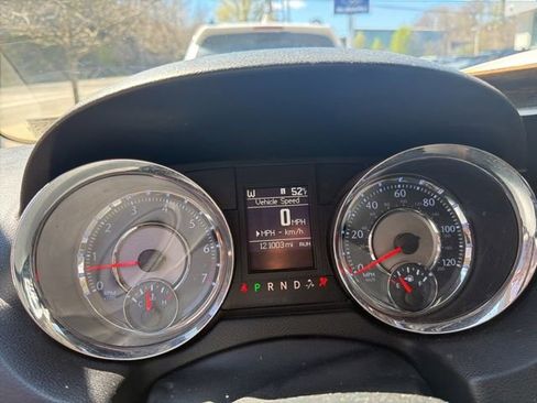 Used 2014 Chrysler Town & Country Touring-L w/ Driver Convenience Group image 23