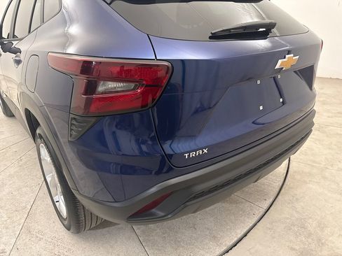 Used 2024 Chevrolet Trax LS w/ LS Convenience Package FWD image 20