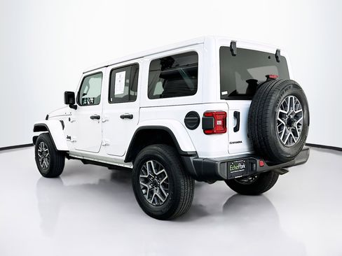 Used 2025 Jeep Wrangler Sahara image 5