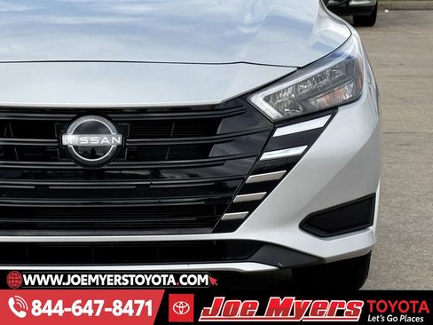 Used 2025 Nissan Versa SV image 4