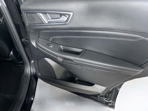 Used 2021 Ford Edge Titanium image 28