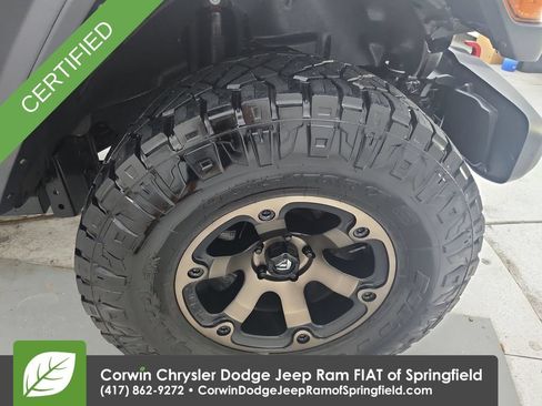 Used 2025 Jeep Gladiator Rubicon w/ Convenience Group AWD/4WD image 31