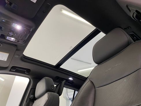 Used 2021 GMC Yukon Denali w/ Denali Premium Package image 14