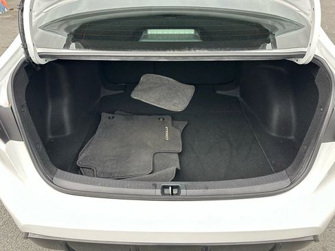 Used 2024 Toyota Corolla SE image 40