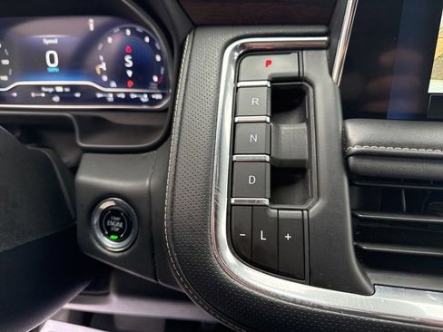 Used 2023 Chevrolet Suburban Premier image 17