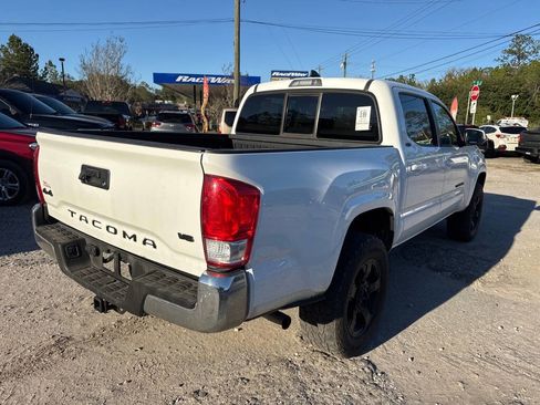 Used 2016 Toyota Tacoma SR5 w/ Towing Package image 4