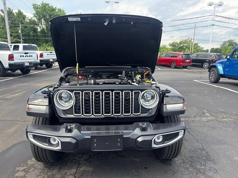 Used 2025 Jeep Wrangler Unlimited Sahara AWD/4WD image 56