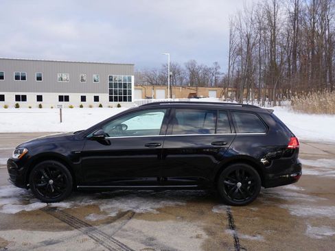 Used 2016 Volkswagen Golf Limited Edition image 2