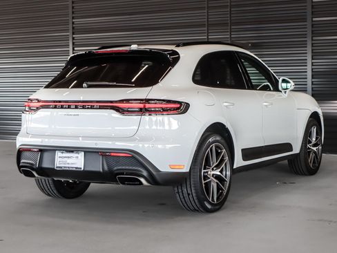 Certified 2024 Porsche Macan AWD/4WD image 10