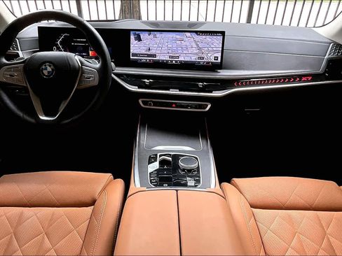 Used 2025 BMW X7 xDrive40i AWD/4WD image 15