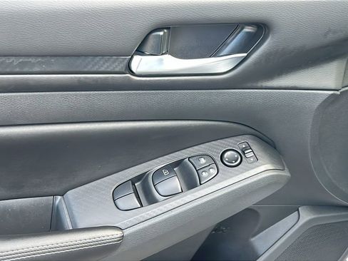 Used 2024 Nissan Altima 2.5 SV image 28