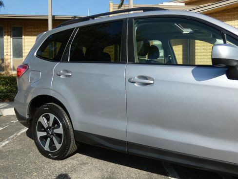 Used 2017 Subaru Forester 2.5i Premium w/ All-Weather Package image 7