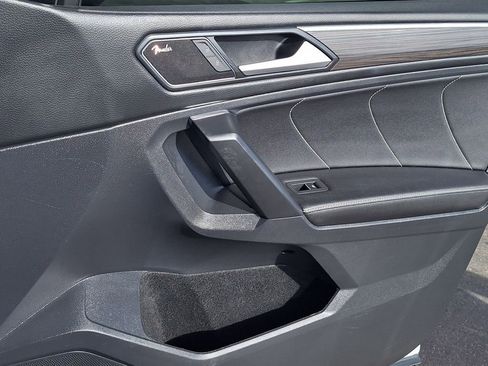 Used 2022 Volkswagen Tiguan SEL R-Line image 27