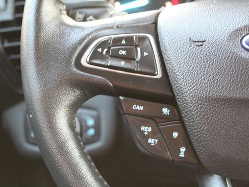 Used 2018 Ford Escape SE w/ Ford Safe & Smart Package AWD/4WD image 16