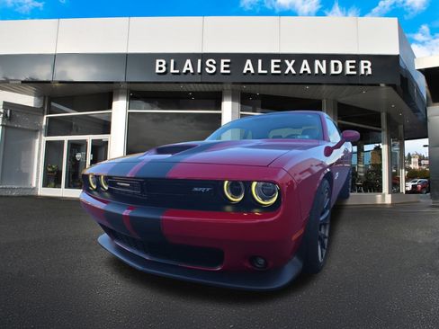 Used 2016 Dodge Challenger SRT w/ Technology Group image 10